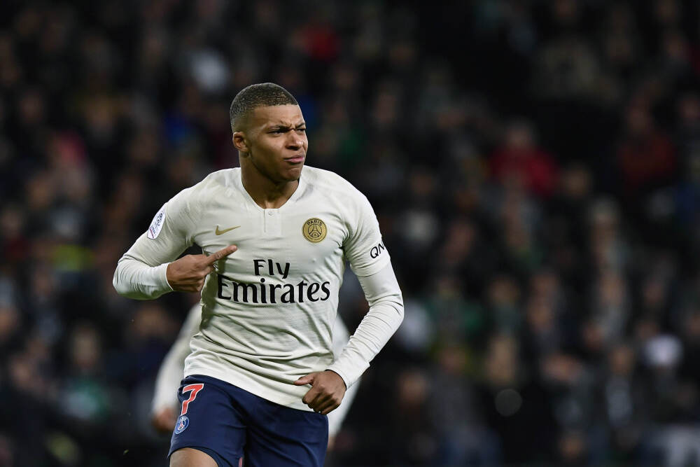 21岁敢闯西安护周公，30岁只身挡枪保主席，这只“老虎”究竟有多猛？